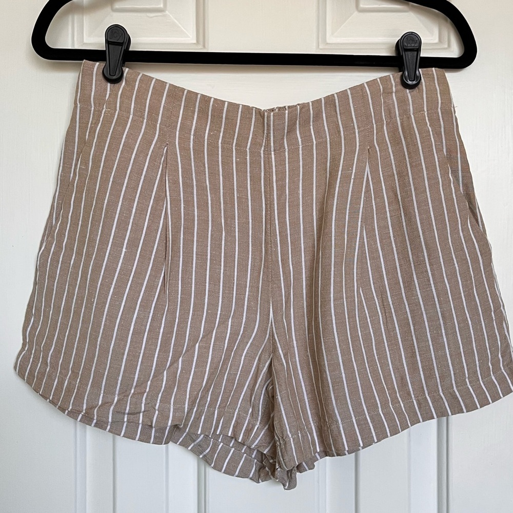 LOFT Pleated Linen-blend Shorts - Picture 2 of 8